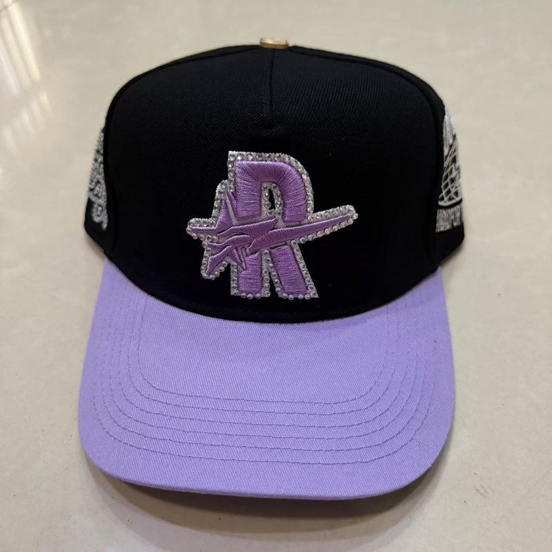 Baseball Cap Fitted - قبعات بيسبول قابلة للتعديل بحواف متباينة