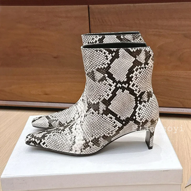 أحذية بوت قصيرة النساء جلد طبي - مراجعة Street Fashion Rome 2025 وسعره
