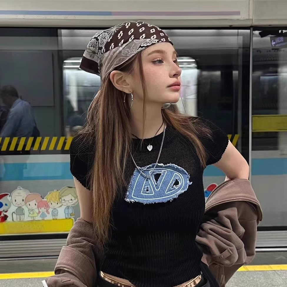 وشاح رأس مربع بنمط أمريكي ريتر - مراجعة Street Fashion Girl وسعره